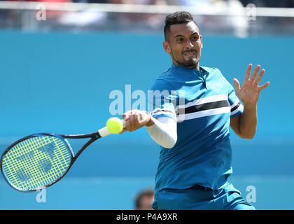 Queens Club di Londra, Regno Unito. Il 21 giugno, 2018. La classica struttura i campionati di tennis; Nick Kyrgios (AUS) con un diretti shot Credito: Azione Sport Plus/Alamy Live News Foto Stock