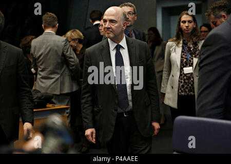 Lussemburgo Il Lussemburgo. Il 21 giugno 2018. Commissario UE Pierre Moscovici assiste nell'Eurogruppo dei ministri delle finanze riuniti presso la sede centrale dell'UE al Kirchberg centro conferenza di Lussemburgo del giugno 21, 2018 Credit: ALEXANDROS MICHAILIDIS/Alamy Live News Foto Stock