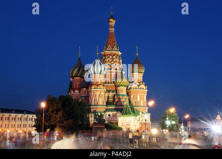 San Basilio - la Cattedrale di Piazza Rossa di Mosca 2018 FIFA WORLD CUP RUSSIA 21 giugno 2018 GBC8513 2018 FIFA World Cup Russia rigorosamente solo uso editoriale. Se il giocatore/i giocatori raffigurata in questa immagine è/sono la riproduzione per un Club Inglese o l'Inghilterra per la squadra nazionale. Quindi questa immagine può essere utilizzata solo per scopi editoriali. Uso non commerciale. I seguenti usi sono anche limitato anche se in un contesto editoriale: Utilizzare in combinazione con, o parte della, qualsiasi non autorizzato di audio, video, dati, calendari, club/campionato loghi, scommesse, giochi o qualsiasi 'live' servizi. Anche le restrizioni sono gli utilizzi Foto Stock