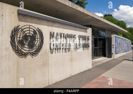 Ginevra, Svizzera - Il Palazzo delle Nazioni, entrata e il logo, sede delle Nazioni Unite a Ginevra Foto Stock