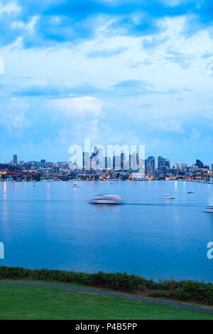 Skyline della città da lavori Gas Park attraverso il Lago Union, Seattle, nello Stato di Washington, USA Foto Stock
