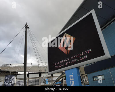 Manchester, Inghilterra, Regno Unito, 19 Giugno 2018: ingresso segno per i Foo Fighters in concerto a La Etihad Stadium. Foto Stock
