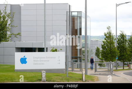 Una vista generale di Apple nella sede centrale europea a Hollyhill Industrial Estate in Co Cork. La struttura occupa 6000 persone la produzione e la distribuzione di computer iMac. Foto Stock