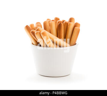 Pane salato si inceppa nella ciotola bianco isolato Foto Stock