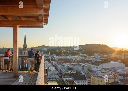 Linz, vista dalla torre di osservazione in mostra 'Höhenrausch 2016' per la nuova cattedrale, Donau, Oberösterreich, Austria superiore, Austria Foto Stock