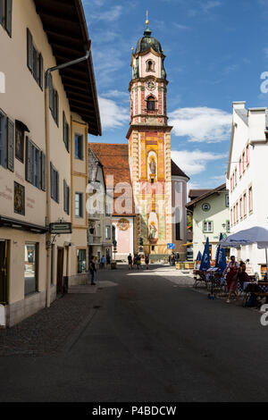 In Germania, in Baviera, Mittenwald, Obermarkt, San Pietro e la chiesa di San Paolo Foto Stock