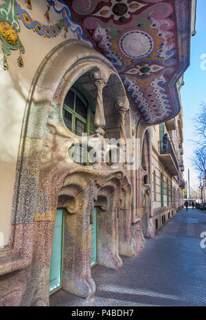 La città di Barcellona, Casa Comalat, dettaglio, architettura modernista, Spagna Foto Stock