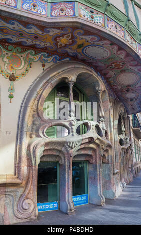 La città di Barcellona, Casa Comalat, dettaglio, architettura modernista, Spagna Foto Stock