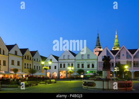 Zilina (Sillein, Silein), Piazza Marianske namestie con le case borghesi, ristorante, Slovacchia Foto Stock