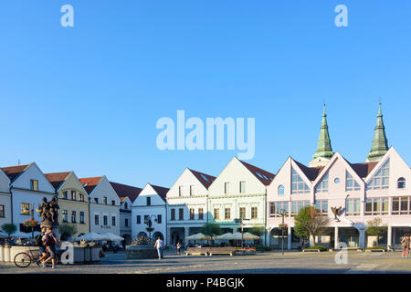 Zilina (Sillein, Silein), Piazza Marianske namestie con le case borghesi, Slovacchia Foto Stock