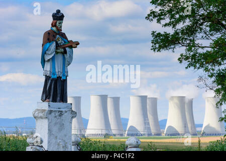 Jaslovske Bohunice, Bohunice Centrale Nucleare, statua Santo Nepomuk, Slovacchia Foto Stock