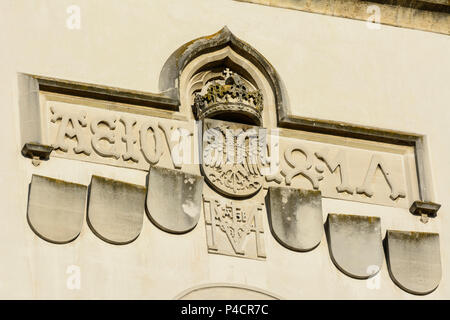 Wiener Neustadt, portale principale con A.E.I.O.U. motto del castello o Theresianische Militärakademie (Accademia Militare), Wiener Alpen (Vienna Alpi), Austria Inferiore, Austria Foto Stock