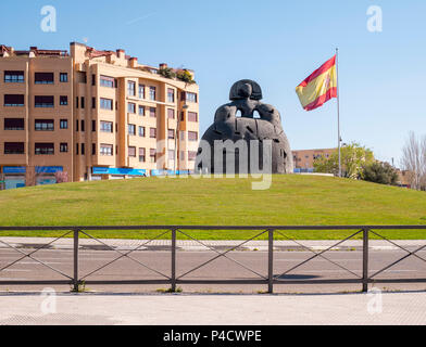 Glorieta con la estatua de la Menina en Alcobendas. Madrid. España Foto Stock