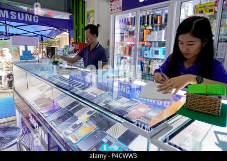 Telefono cellulare store in Phnom Penh Cambogia Foto Stock