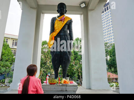 Yeay Penh o Daun Penh statua, Phnom Penh Cambogia Foto Stock