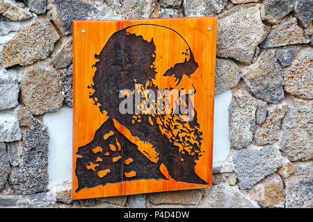 Ritratto di Charles Darwin al Galapagos Parco Nazionale sede sull isola di Santa Cruz, Ecuador. Darwin fu un naturalista inglese e geologo. Foto Stock