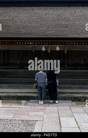 Izumo Taisha nella prefettura di Shimane è considerato uno del Giappone più importanti santuari. Non vi sono record, ma è anche creduto di essere il più antico. Foto Stock