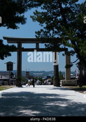 Izumo Taisha nella prefettura di Shimane è considerato uno del Giappone più importanti santuari. Non vi sono record, ma è anche creduto di essere il più antico. Foto Stock