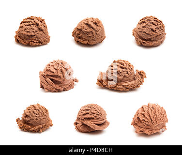 Otto diverse palline di gelato al cioccolato su sfondo bianco Foto Stock