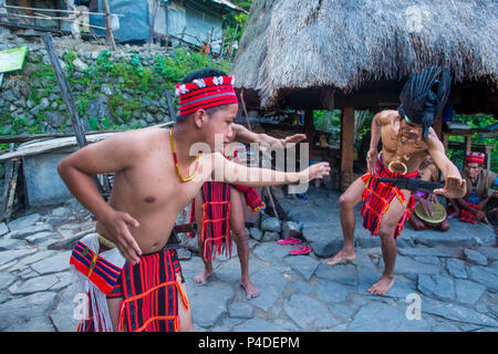 Persone della minoranza Ifugao a Banaue nelle Filippine Foto Stock