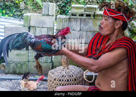 Ritratto di un uomo della minoranza Ifugao a Banaue Foto Stock