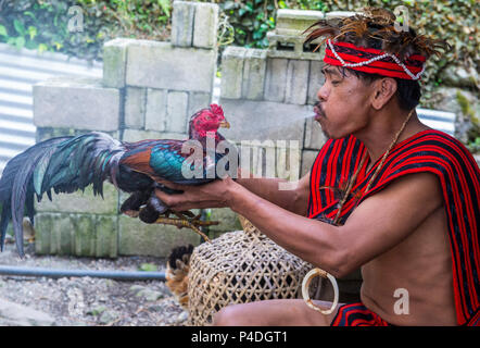 Ritratto di un uomo della minoranza Ifugao a Banaue Foto Stock