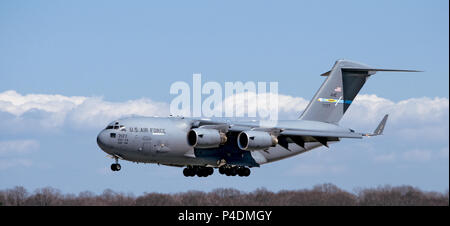 Il USAF unisce i membri Air Force C-17 Globemaster III Foto Stock