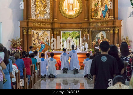 La messa di Natale a Inay Maria Magnificat chiesa cattolica, Bacoor, Cavite, Filippine Foto Stock