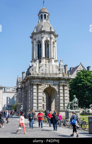 Il campanile, la piazza del Parlamento, il Trinity College di Dublino, College Green, Dublino, Provincia di Leinster, Repubblica di Irlanda Foto Stock