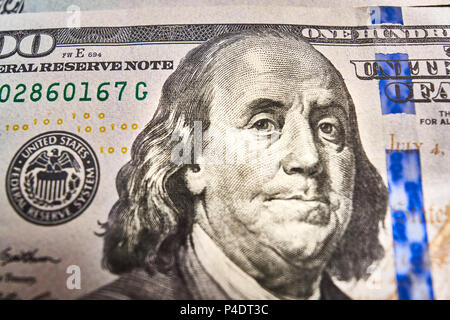 Macro close up di Ben Franklin's faccia a US $ 100 dollari Foto Stock