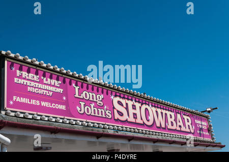 Segno sopra Showbar Britannia Pier Great Yarmouth Norfolk Inghilterra Foto Stock