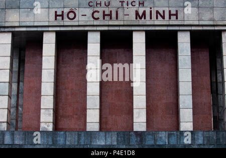 Hanoi, Vietnam - Marzo 15, 2018: dettaglio del mausoleo di Ho Chi Minh, dove il leader vietnamita è sepolto Foto Stock