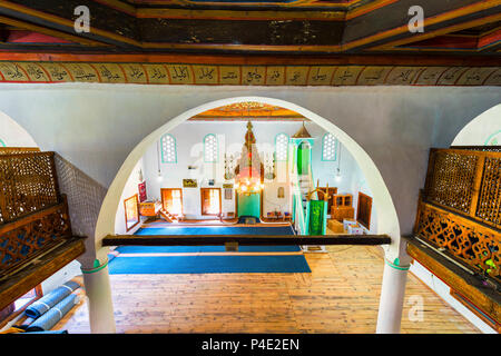 Re della moschea, sala da preghiera, scolpito in legno sul soffitto, Berat, Albania Foto Stock