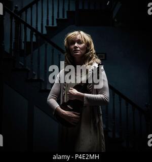 Pellicola originale titolo: IL BABADOOK. Titolo inglese: il BABADOOK. Regista: Jennifer KENT. Anno: 2014. Stelle: ESSIE DAVIS. Credito: CAUSEWAY FILM/pistola fumante PRODUCTIONS / Album Foto Stock