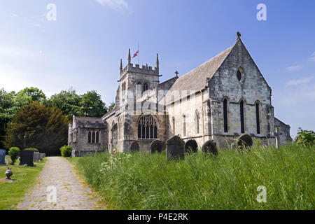 Chiesa di tutti i santi in Sherburn in Elmet, North Yorkshire, è di grado che ho elencato la costruzione e risale intorno al 1120. Foto Stock