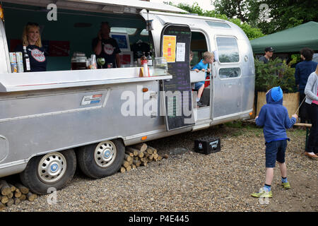 Birreria Redwell auto Arte Fiera Boot, festival annuale che espongono opere di artisti locali. Norwich Giugno 2018 Foto Stock