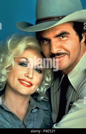 Pellicola originale titolo: BEST LITTLE WHOREHOUSE IN TEXAS. Titolo inglese: BEST LITTLE WHOREHOUSE IN TEXAS. Regista: COLIN HIGGINS. Anno: 1982. Stelle: Burt Reynolds; Dolly Parton. Credito: Universal Pictures / Album Foto Stock