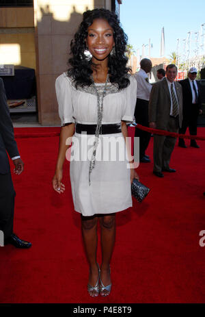 Il brandy di arrivare al ESPY Awards al Kodak Theatre di Los Angeles. Il 12 luglio 2006 moda completo 06 Brandy29 Red Carpet Event, verticale, STATI UNITI D'AMERICA, industria cinematografica, celebrità, fotografia, Bestof, arte cultura e intrattenimento, Topix celebrità moda / Verticale, meglio di, evento nella vita di Hollywood - California, moquette rossa e dietro le quinte, USA, industria cinematografica, celebrità, movie celebrità, personaggi televisivi, musica celebrità, fotografia, Bestof, arte cultura e intrattenimento, Topix, verticale, una persona, dall'anno , 2006, inchiesta tsuni@Gamma-USA.com moda - a piena lunghezza Foto Stock