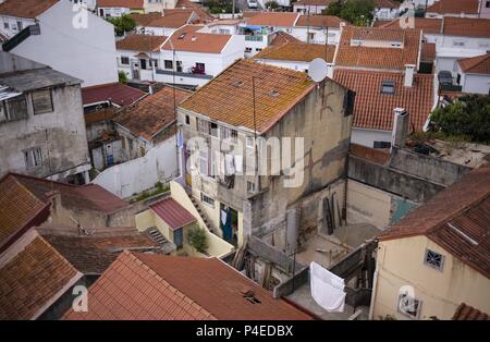 26.05.2018, Portogallo Lisbona : visualizzare oltre le case a Bairro da Liberdade a Lisbona. | Utilizzo di tutto il mondo Foto Stock
