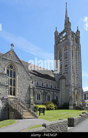 Chiesa della Trinità su St Nichoals modo in Sutton Town Center, Surrey, Regno Unito Foto Stock