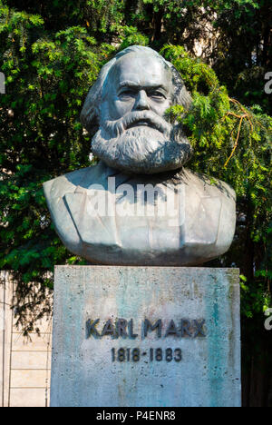 Karl Marx Memorial Sculpture, Strausberger Platz, Karl Marx Allee, Berlino, Germania Foto Stock