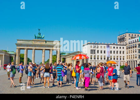 Brandenburger Tor, Pariser Platz, Berlin, Germania Foto Stock