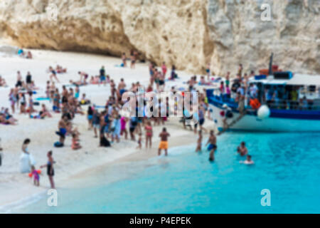 Il tema delle vacanze estive in una storia di creative con una sfocata immagine di superficie Foto Stock