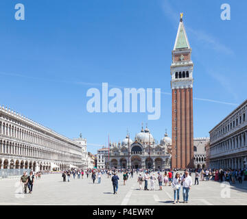 Piazza San Marco e Basilica di San Marco e Campanile, Venezia, Veneto, Italia, Piazza San Marco, Basilica di San Marco e campanile a torre campanile, cattedrale Foto Stock