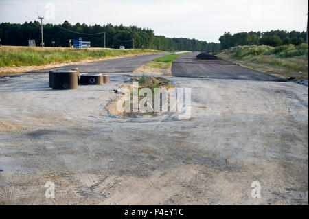 Costruzione di strada sulla superstrada S6 in Redostowo, Polonia. 16 giugno 2018 © Wojciech Strozyk / Alamy Stock Photo Foto Stock