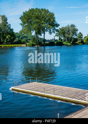 Pacifico, Molo, il fiume Tamigi e Bourne End, Buckinghamshire, Inghilterra, Regno Unito, GB. Foto Stock