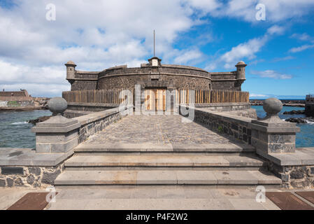 Fortezza medievale castello di San Giovanni Battista, costruita nel 1643 a Santa Cruz de Tenerife, Isole Canarie Spagna. Foto Stock