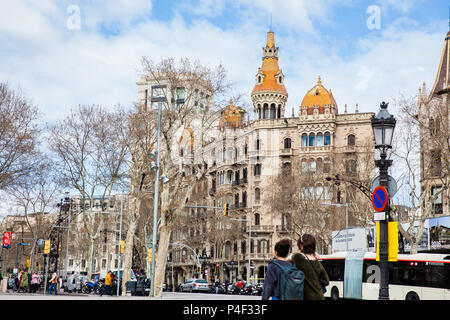 Barcellona - Marzo 2018: Gran Via de les Corts Catalanes fino a Barcellona Spagna Foto Stock
