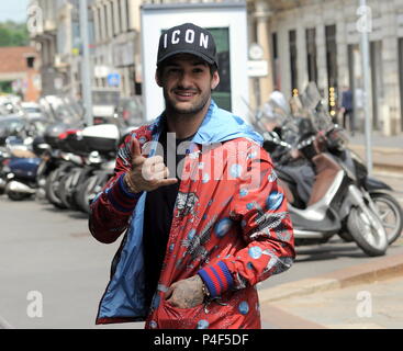 Alexandre Pato arriva al hotel per Andrea Pirlo addio corrispondono a Milano con: Alexandre Pato Dove: Milano, Italia Quando: 30 Nov 1969 Credit: IPA/WENN.com * * disponibile solo per la pubblicazione in UK, USA, Germania, Austria, Svizzera** Foto Stock