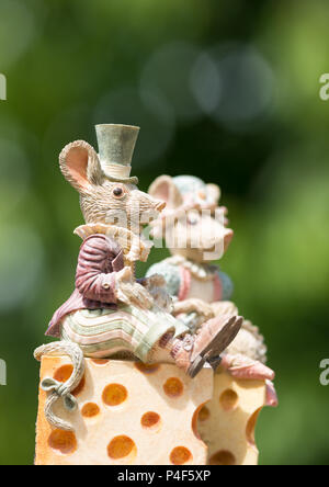 Souvenir sposa & groom ornamenti. Regalo di nozze, idea per la coppia speciale il loro giorno speciale. Idee per la lista di nozze. Foto Stock